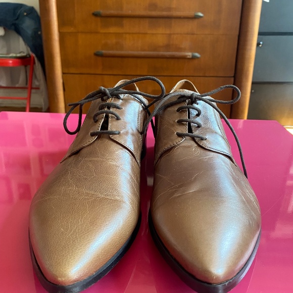 Douglas, size 10, metallic light brown